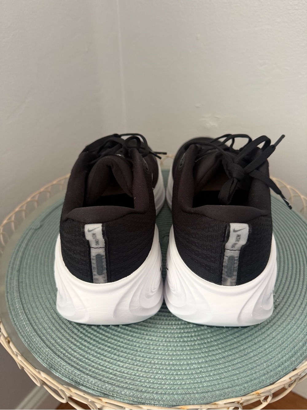 Nike Vomero Plus Men’s Black and White Athletic Running Shoes - Picture 3 of 10